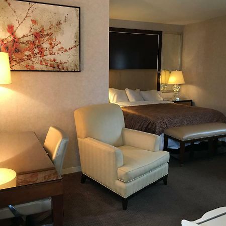 Cardinal Court Motel Сент-Томас Екстер'єр фото