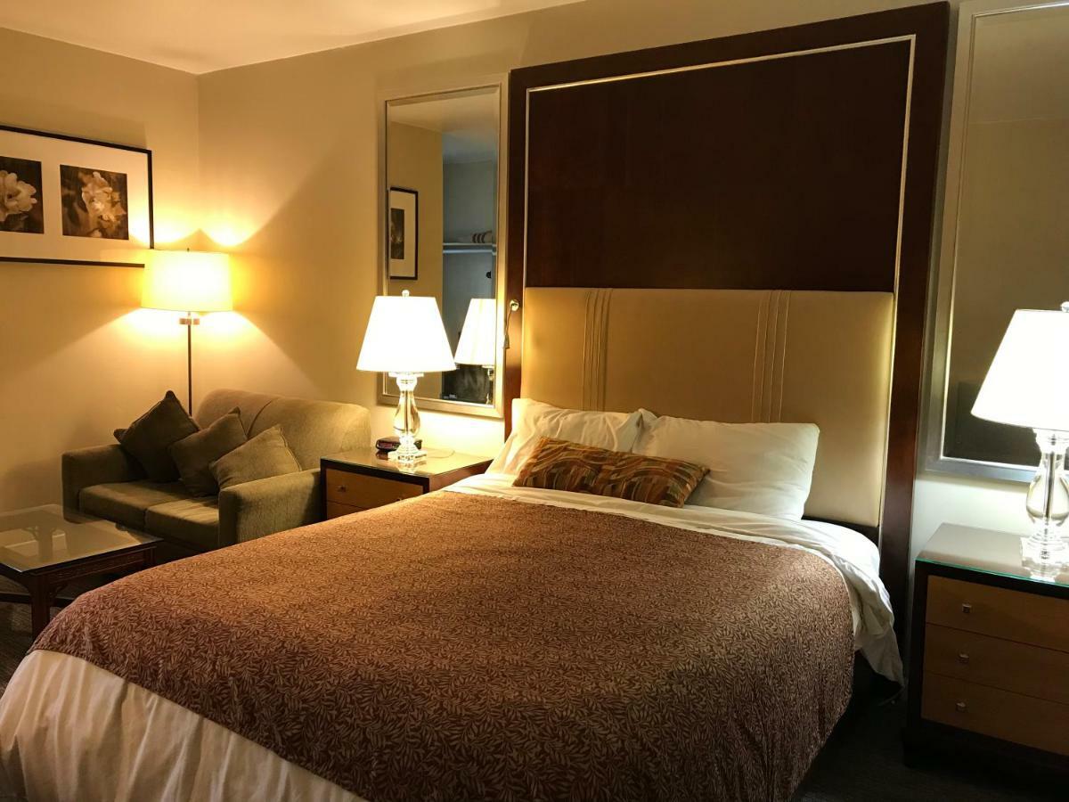 Cardinal Court Motel Сент-Томас Екстер'єр фото