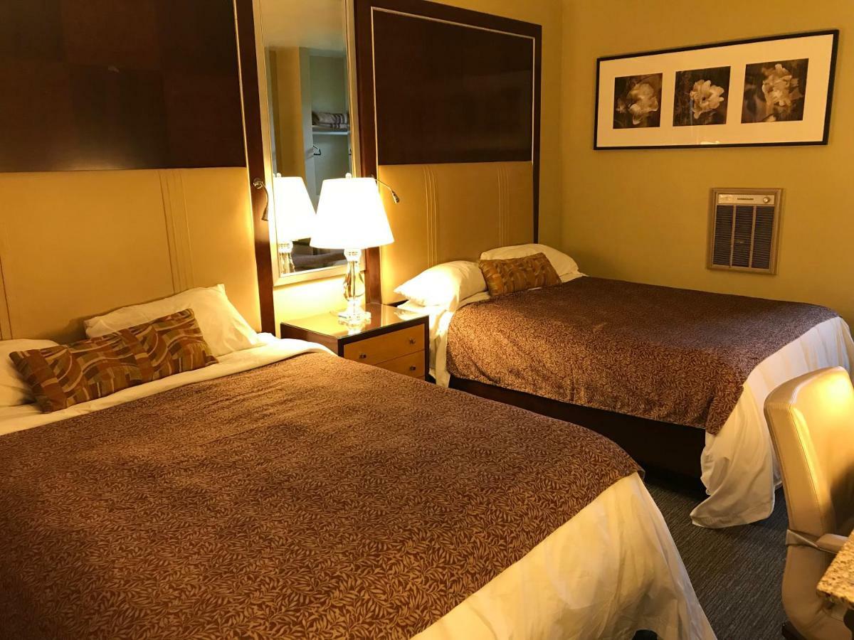 Cardinal Court Motel Сент-Томас Екстер'єр фото