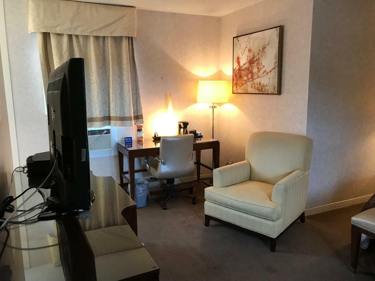 Cardinal Court Motel Сент-Томас Екстер'єр фото