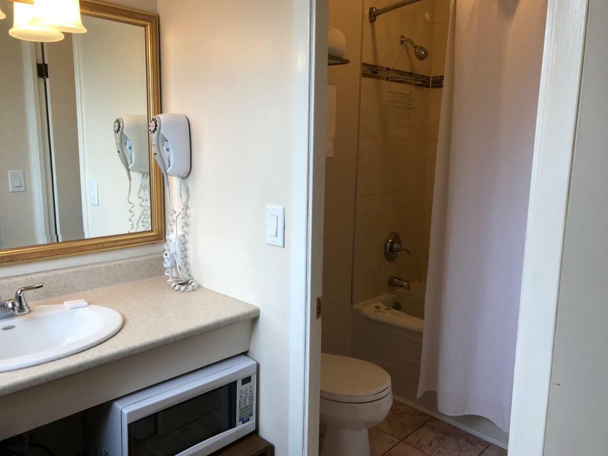 Cardinal Court Motel Сент-Томас Екстер'єр фото