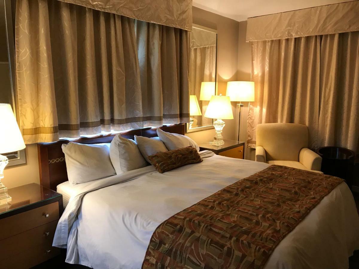 Cardinal Court Motel Сент-Томас Екстер'єр фото